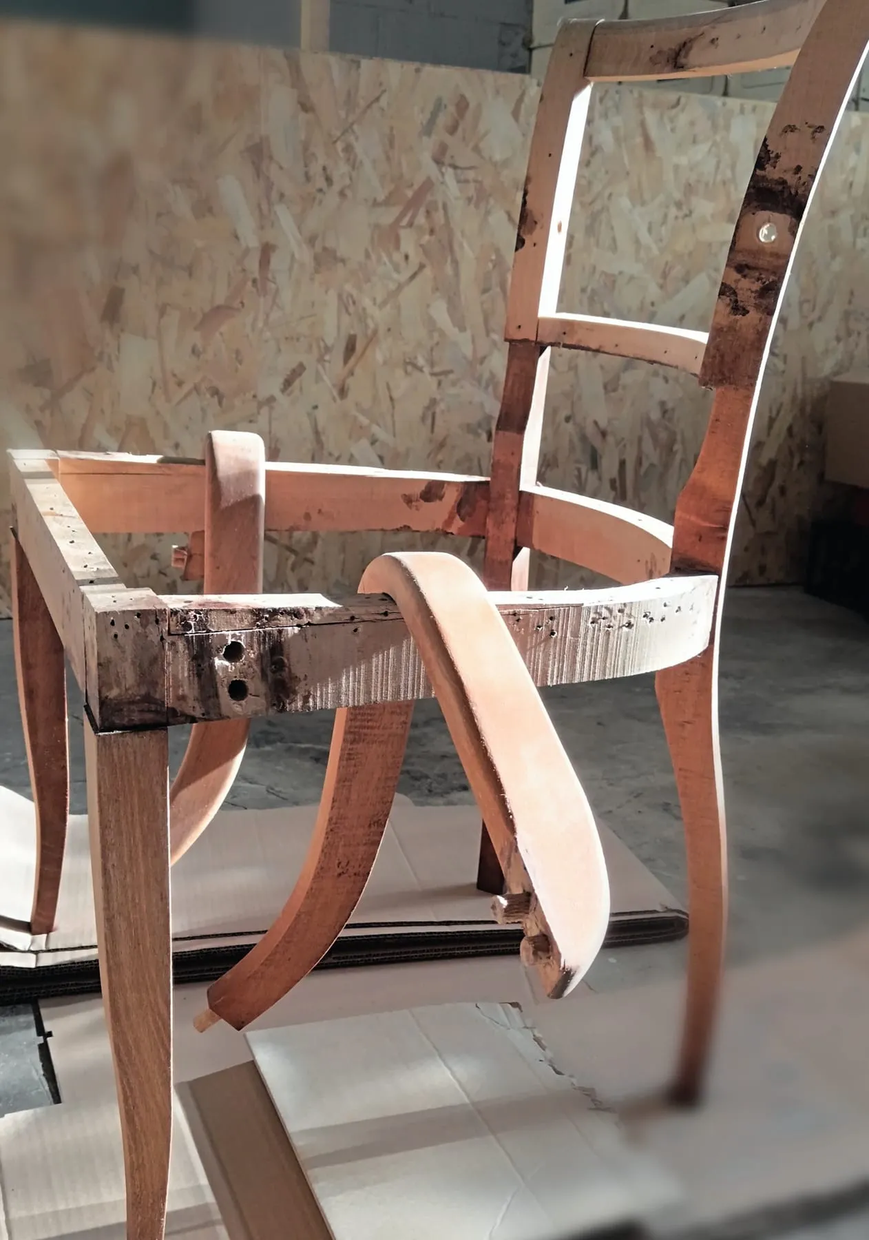 Carcasse de fauteuil sanglée, prête à recevoir sa garniture